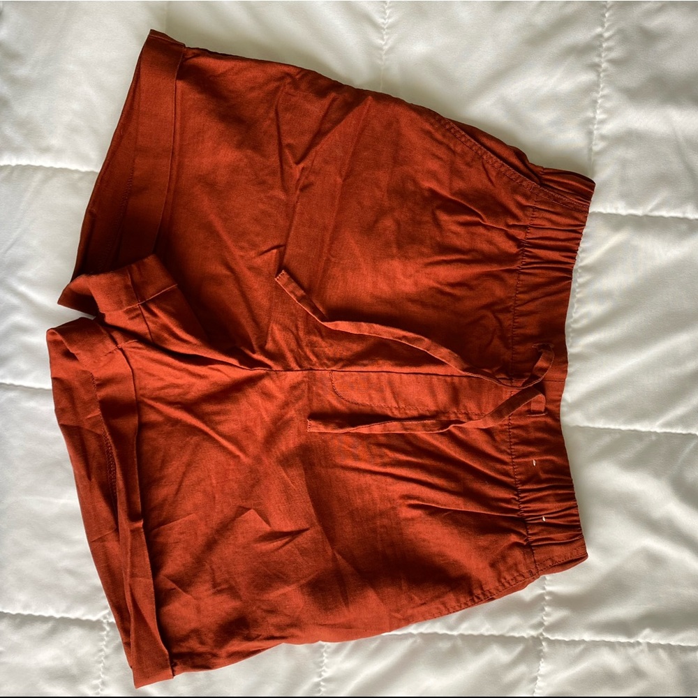 Uniqlo women’s high waisted cotton/linen shorts